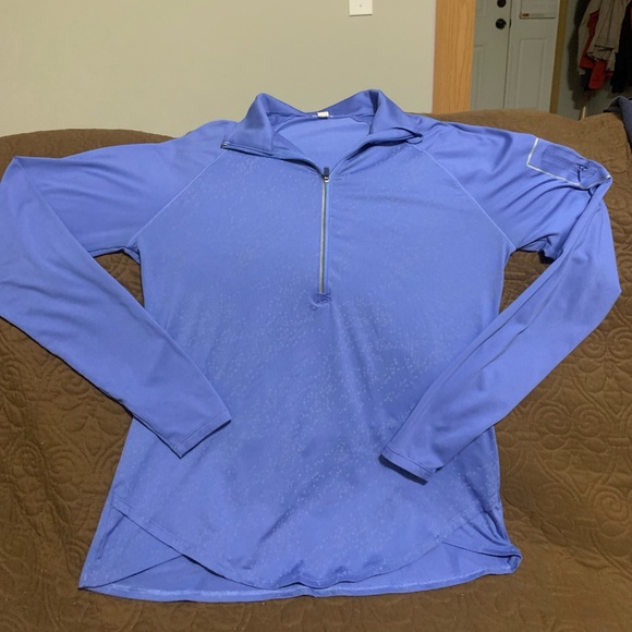 Under Armour Tops - EUC UNDER ARMOUR DRI FIT SIZE LARGE